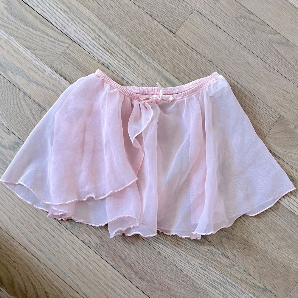 Danskin Little Girls' Pull On Dance Skirt. Pink. Size XS.